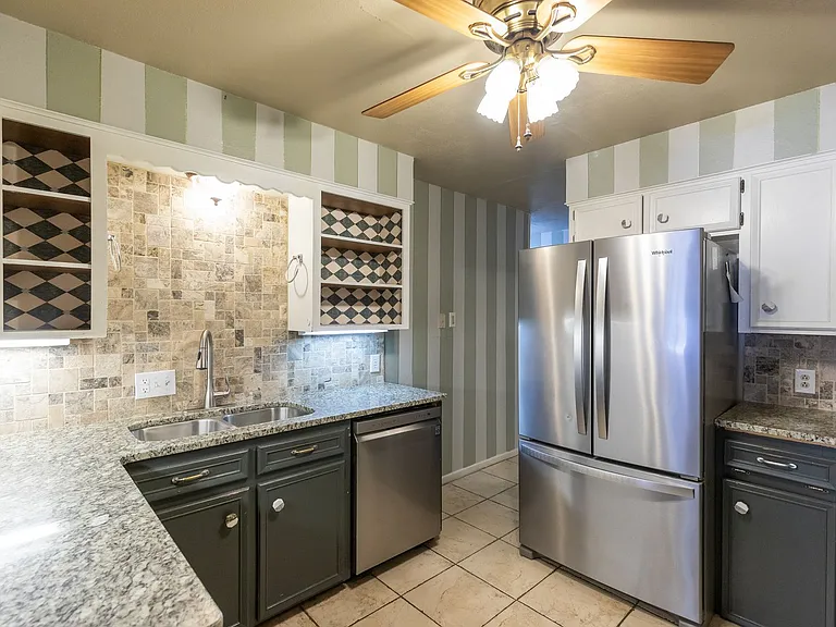 2601 Edgemont Dr — Photo 18