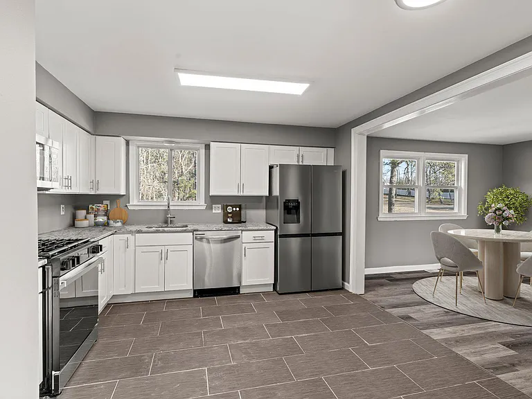 2344 Fernwood Ave — Photo 7