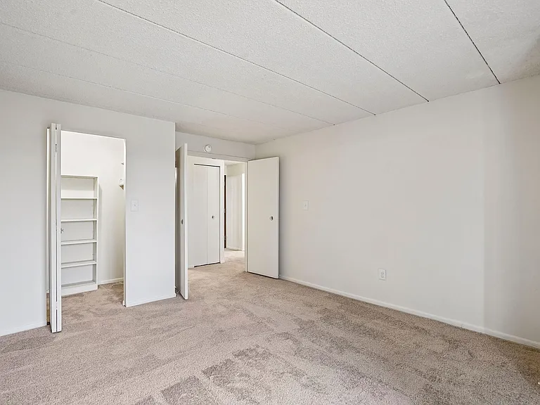 Lincoln Tower Apartments — Photo 19