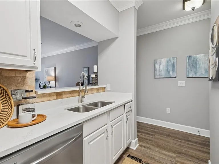 3777 Peachtree Rd #914 — Photo 5