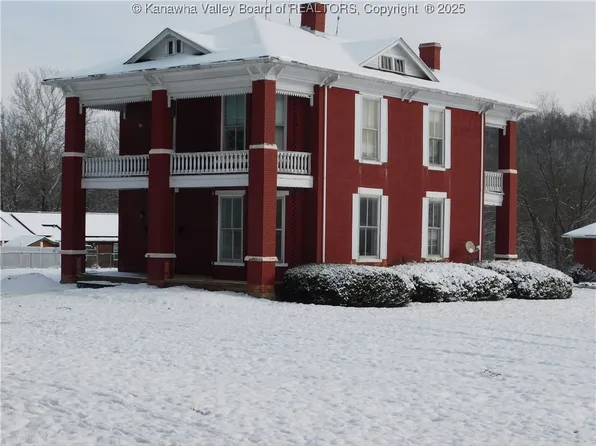 221 Walnut St, Buffalo, WV 25033