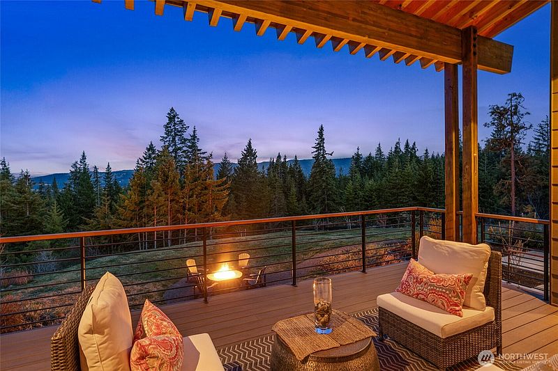 3rd image of 40 Eagle Ridge Drive