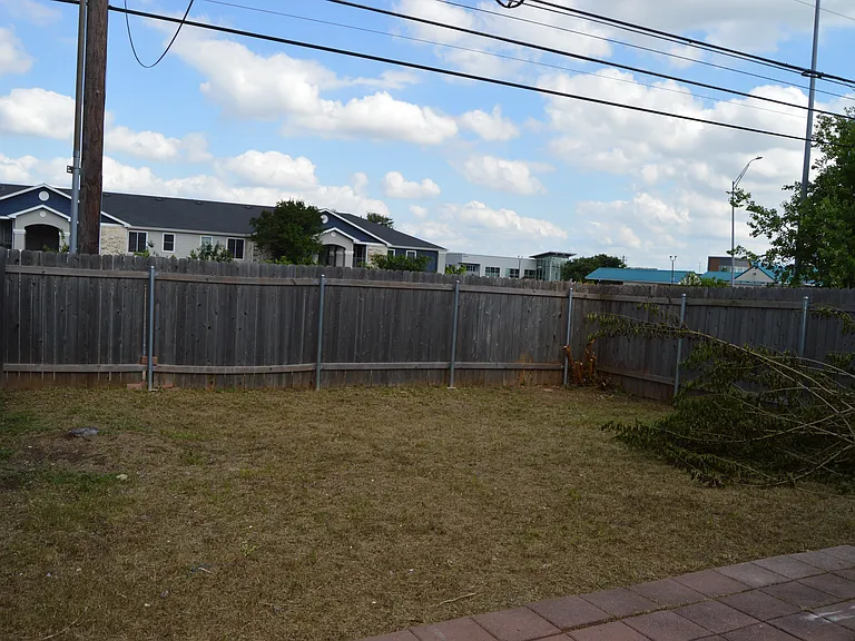 9404 Menchaca Rd — Photo 9