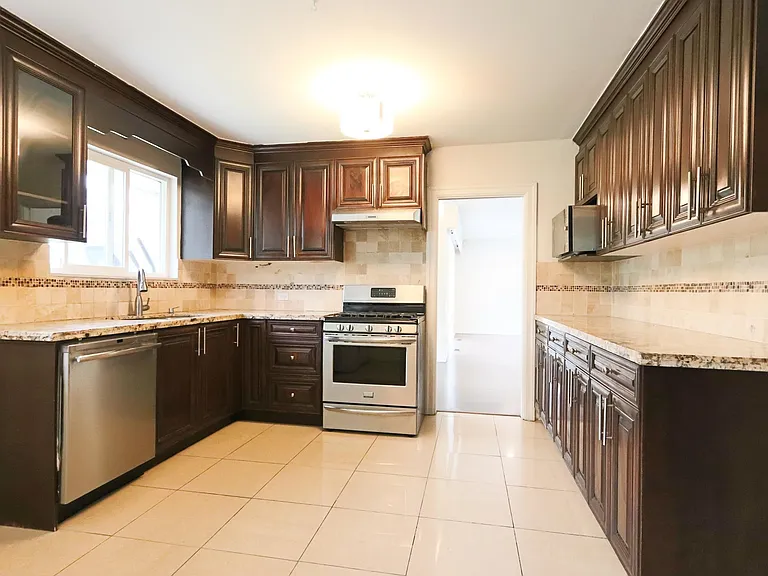 660 Kenwood Rd — Photo 12