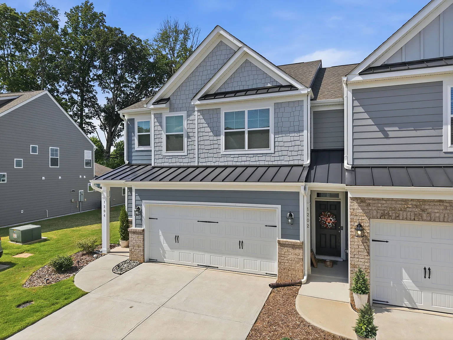 3 bed, 2267 sqft, $2,590 — Photo 2