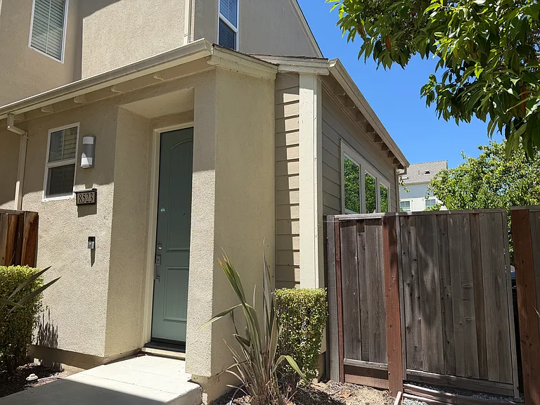 8523 Jetty Way — Photo 6