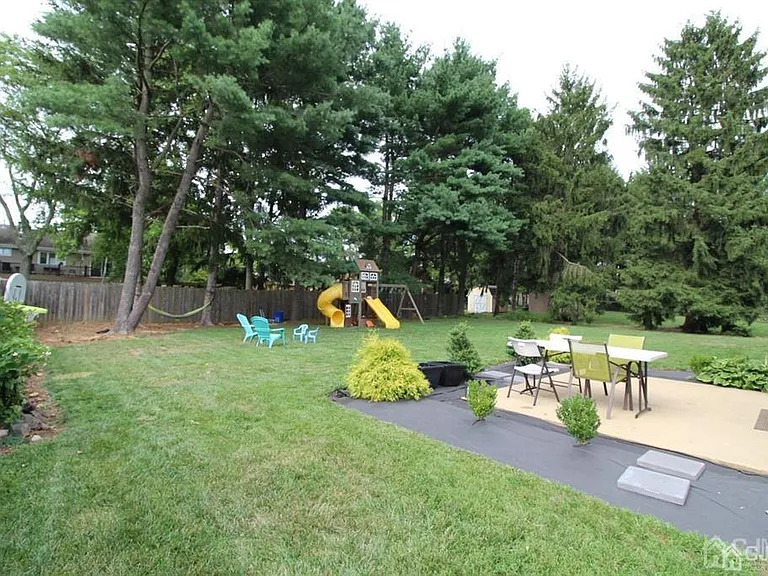 47 Linden Ln — Photo 27