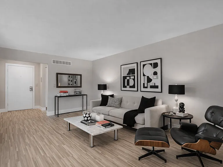 Rochester Club Apartments — Photo 5