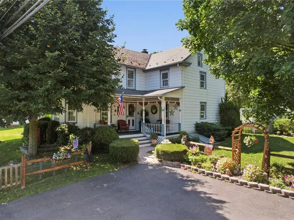 3954 Wood Dr, Walnutport, PA 18088