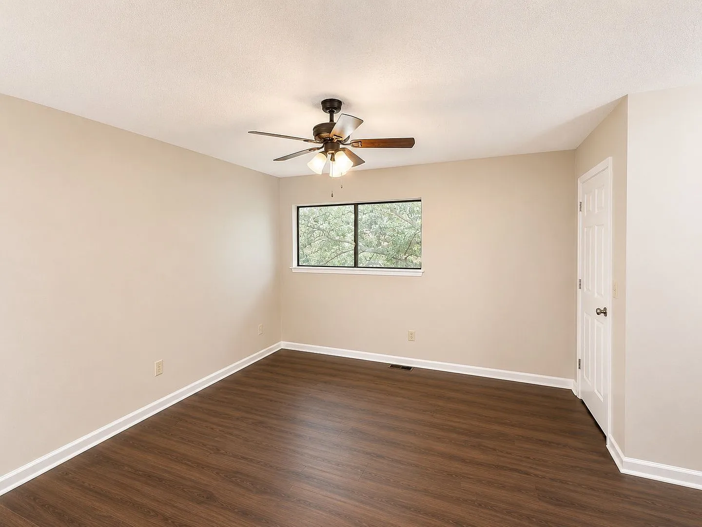 2 bed, 2.5 bath, 1300 sqft, $2,800 — Photo 3