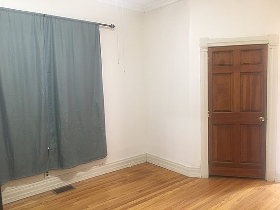 3rd image of 1920 N Whipple St Unit 1