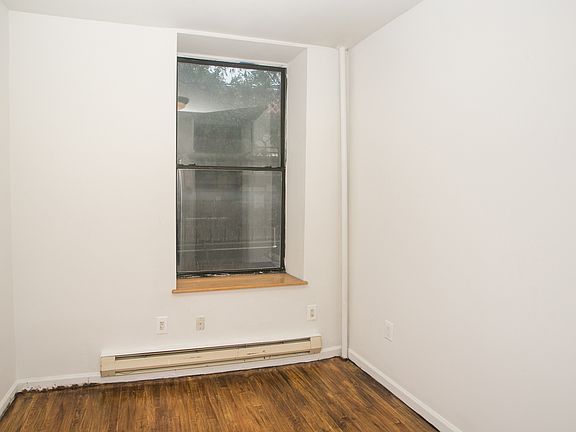4th image of 328 W 49th St #1FE1