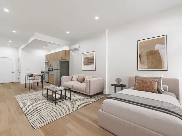 25-14 Newtown Avenue image 2 of 11