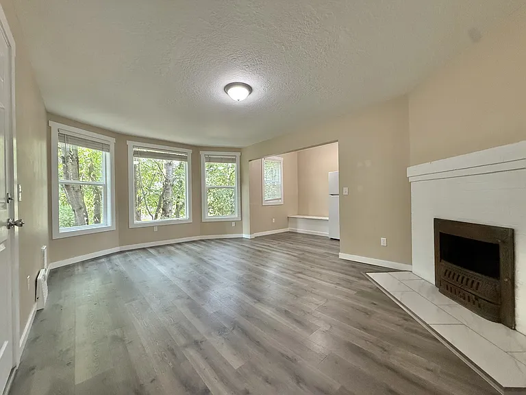 1724 W 8th Ave #1 — Photo 2