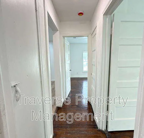 1804 Andrew Ave — Photo 15