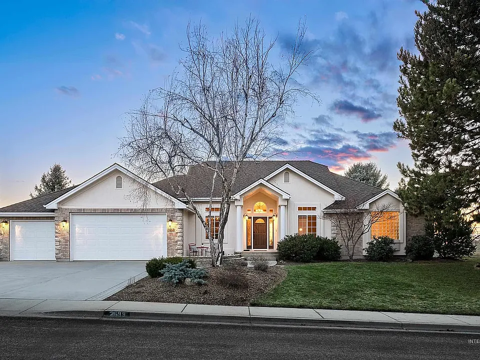 2699 N Cliffview Pl