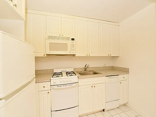 Rented by Cooper & Cooper Real Estate | media 17