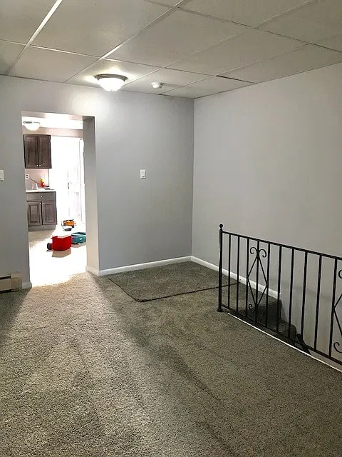Charming Third-Floor 1-Bedroom Apartment in Grays Ferry — Photo 3