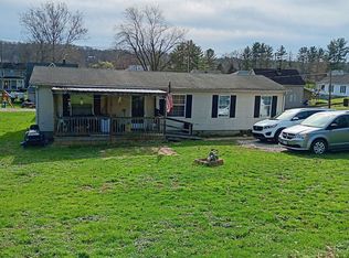 13 Dew St, Glouster, OH 45732