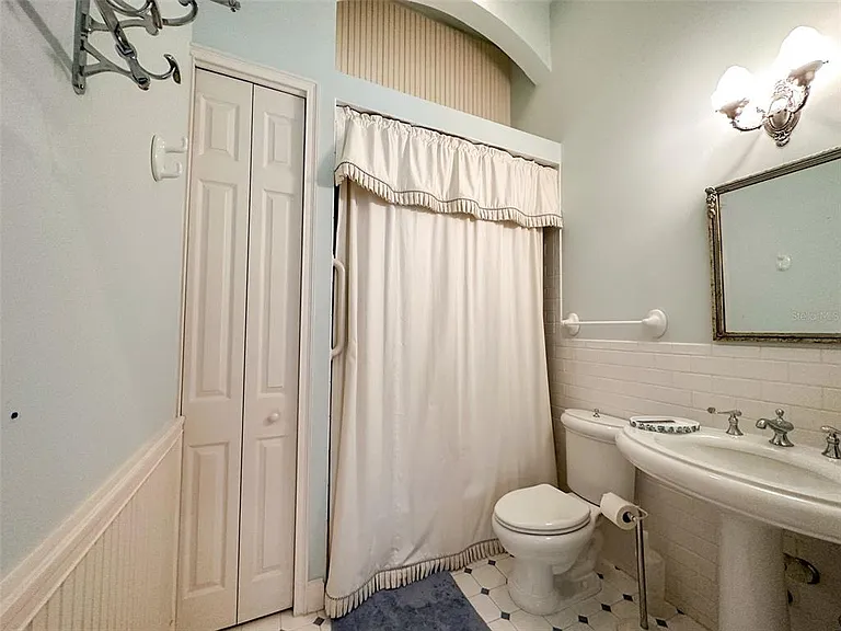 6425 NW 202nd Pl — Photo 55