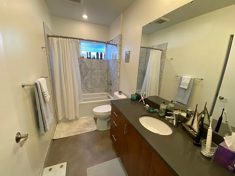 2351 Franklin Ave E #101 — Photo 15