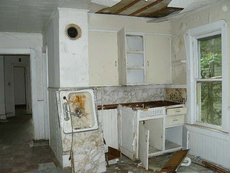 4th image of 933-935 CUTLER Street