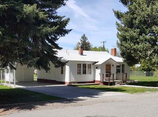 725 Oregon St, Gooding, ID 83330