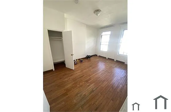 Building Photo - 1128 Fox St #3