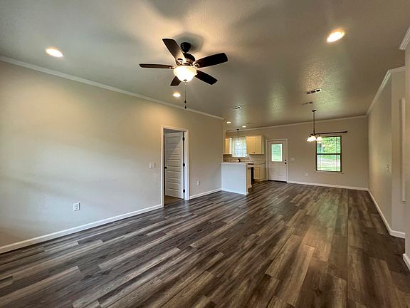3rd image of 2619 Victoria Pl