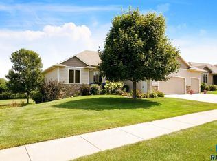 2304 S Canyon Ave, Sioux Falls, SD 57110