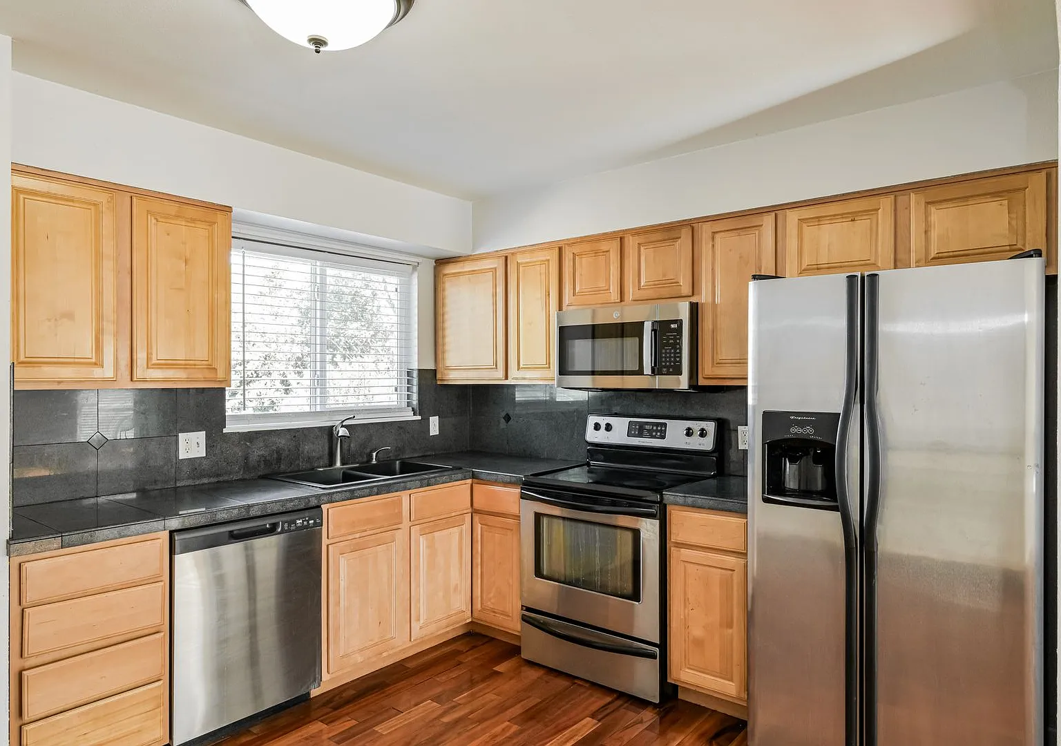 2 Weeks Free Rent & Free 55" Tv If Moved In By 10/15! Charming 4 Bed, 2 Bath Split-Level Home Wit... — Photo 3