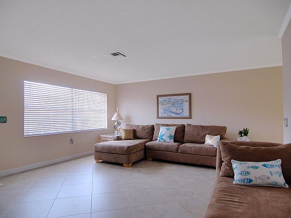 Living room w/diagonal tile 