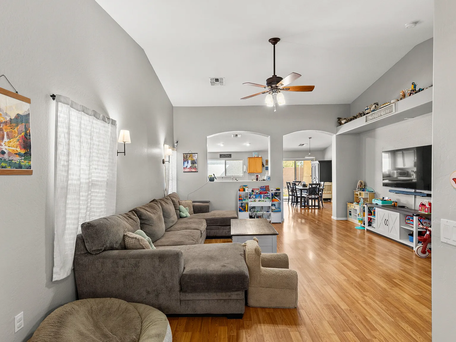 3 bed, 1820 sqft, $1,850 — Photo 2