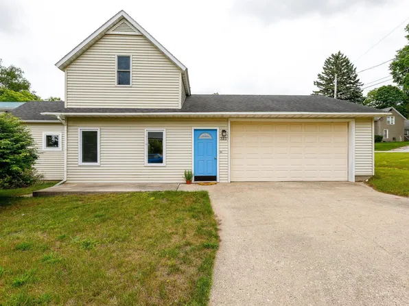 323 Benzie Ct, Beulah, MI 49617