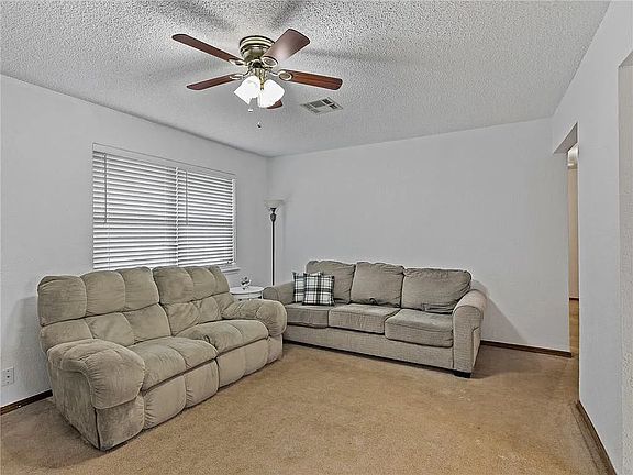 4th image of 534 W Carson Dr