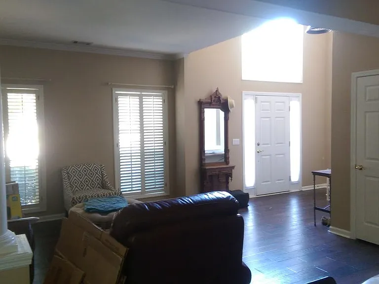 305 Bloomfield Ct — Photo 2
