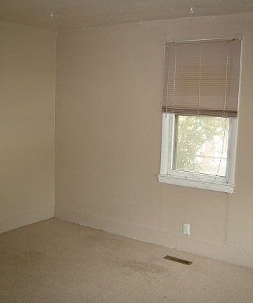 4th image of 820 E 5th St