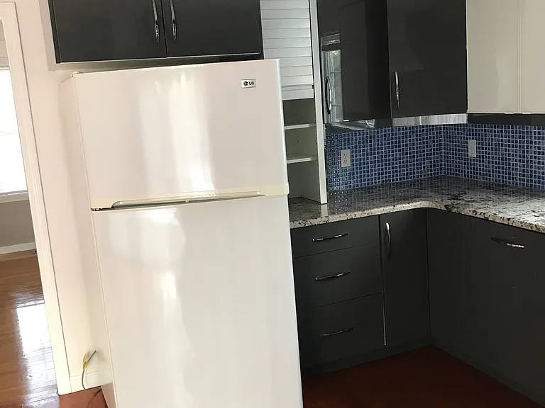 577 Winter St — Photo 47
