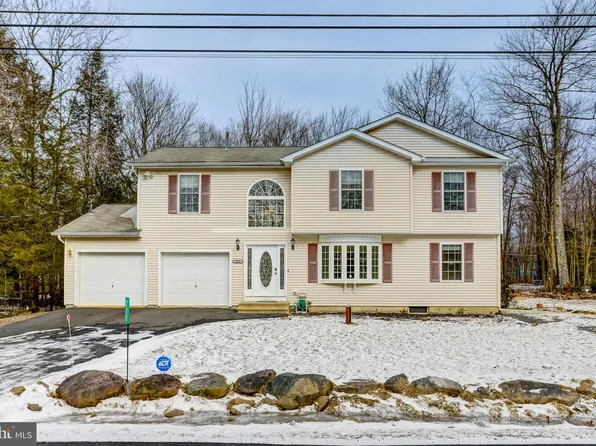 220 Nadine Blvd, Pocono Summit, PA 18346