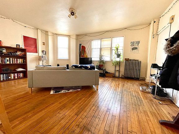 5th image of 1021 E Wright St #2