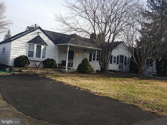 2nd image of 8 Glen Berne Dr