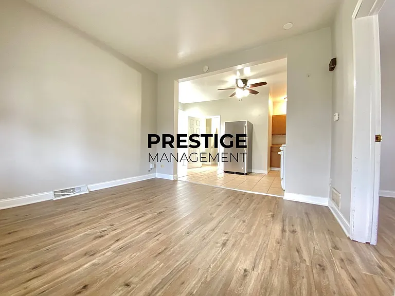 4724 Pine Ave #26 — Photo 2