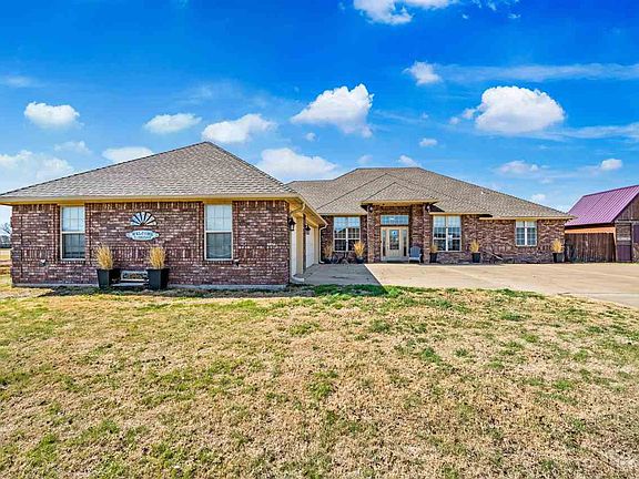 2nd image of 357 SW Matthey Dr