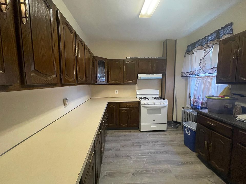 1st image of 3208 Radcliff Ave #2