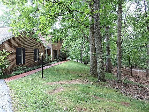5th image of 664 Sherwood Dr