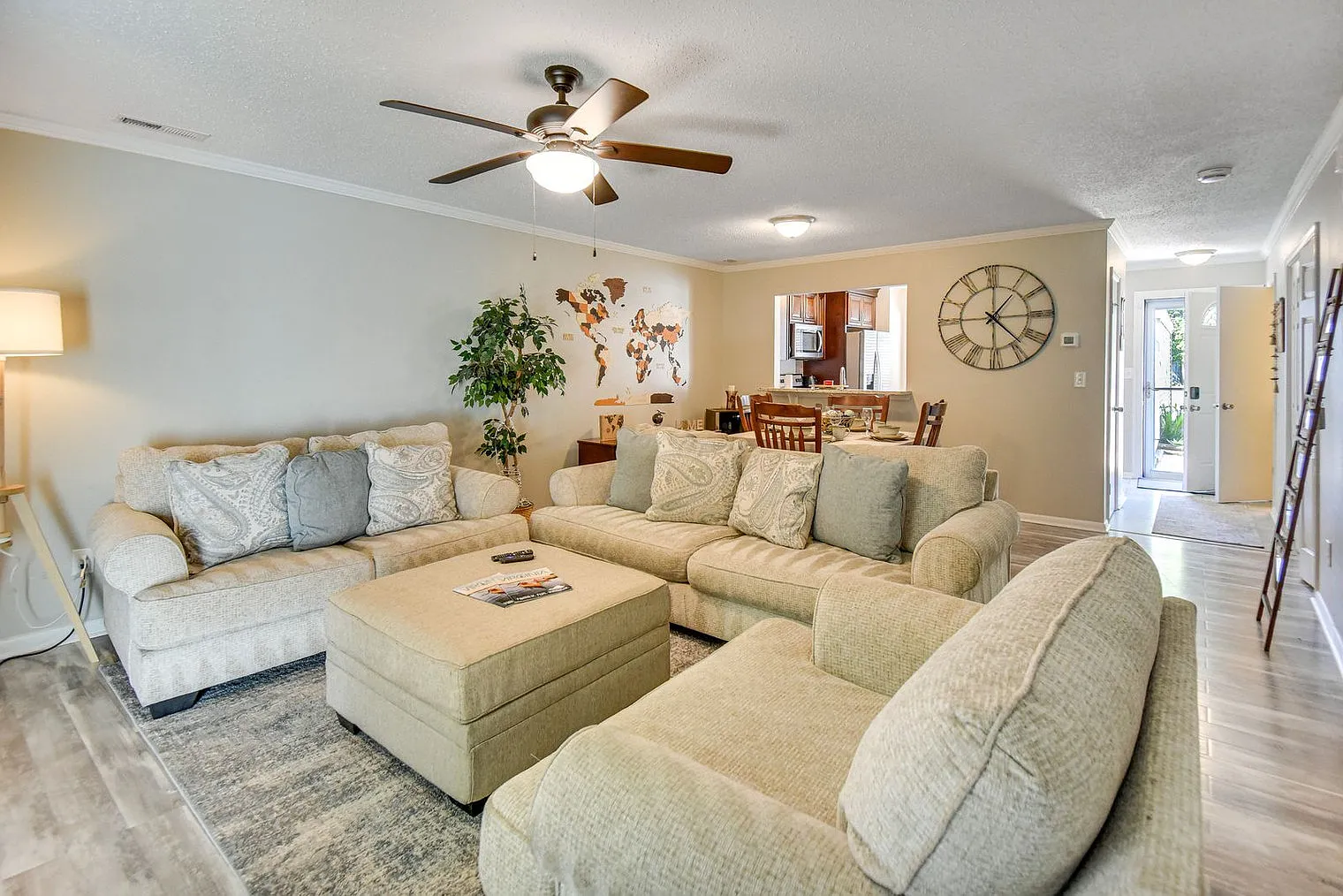 3 bed, 2.0 bath, 1345 sqft, $3,465 — Photo 2