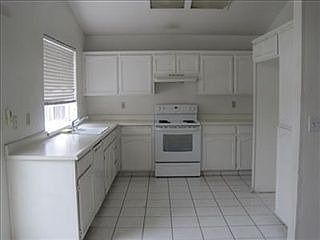 4th image of 2642 River Creek Dr