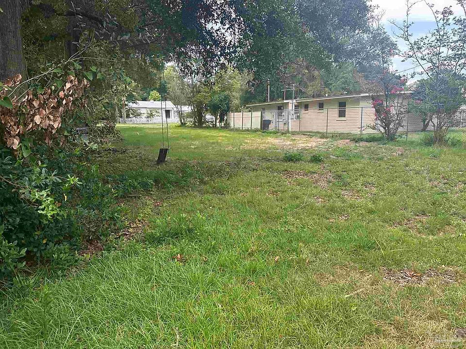 2nd image of 3107 E Desoto St