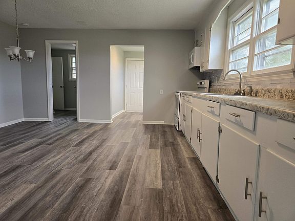 4th image of 291 Fox Dr