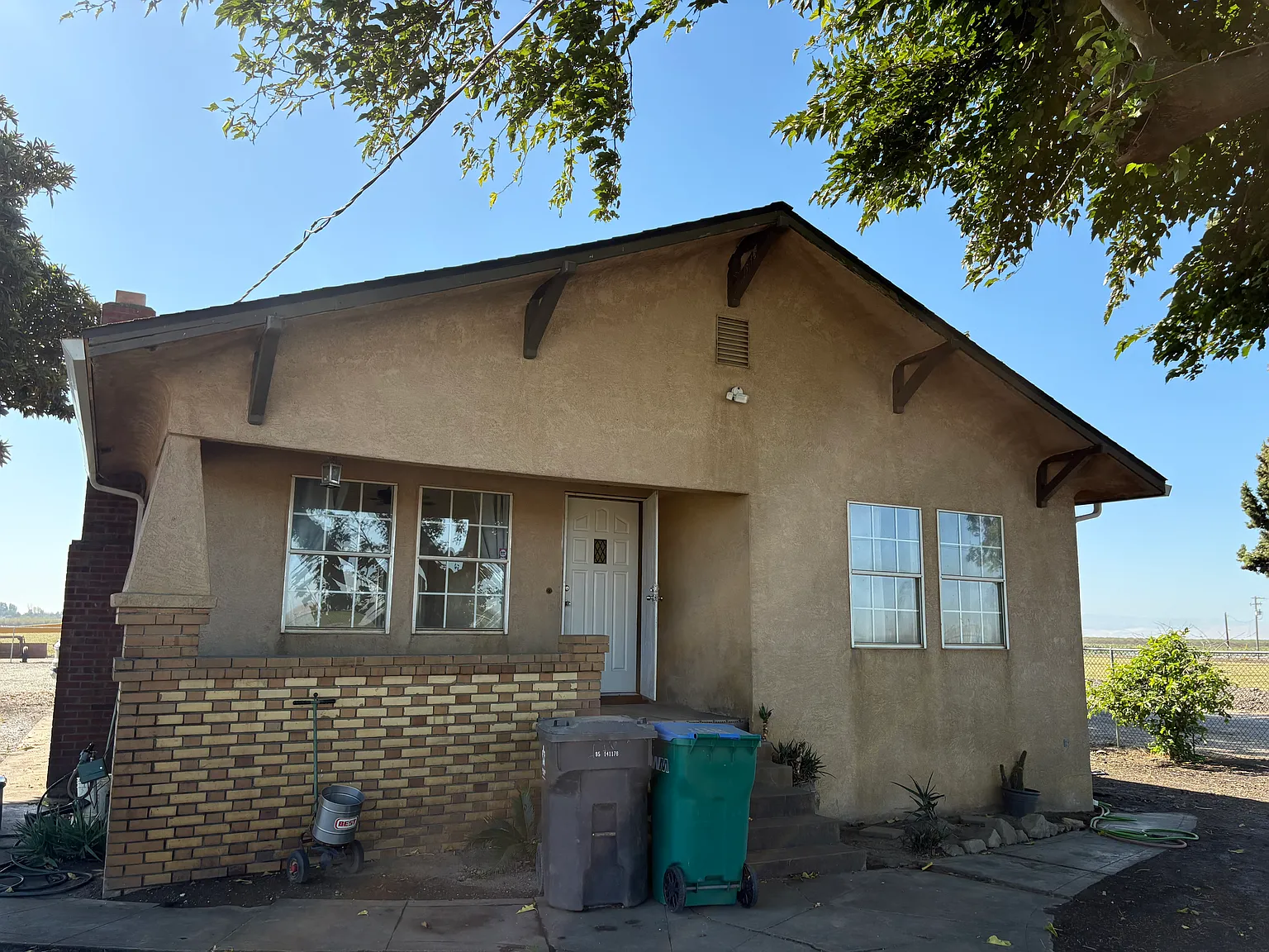 3 bed, 1410 sqft, $2,000 — Photo 1